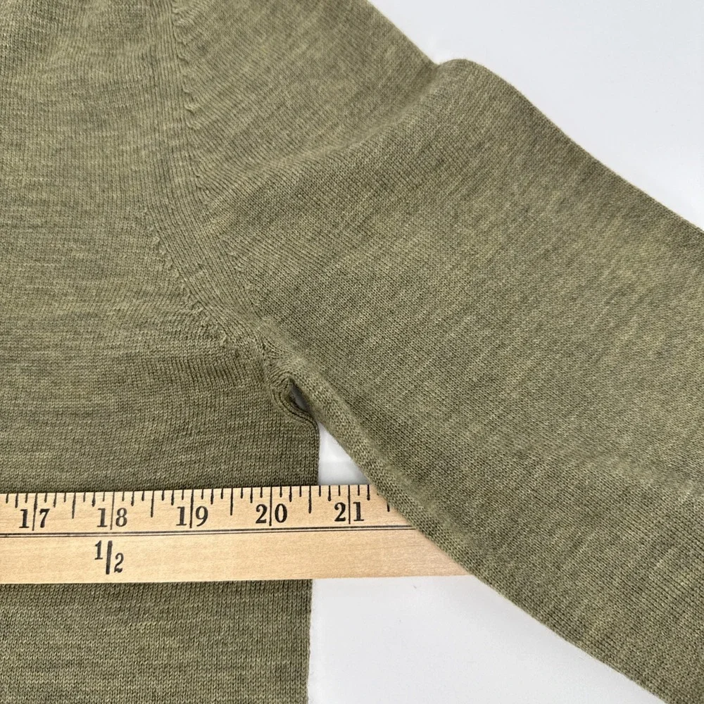 Banana Republic Sweater Men M Italian Merino Wool V Neck Olive Green Lightweight